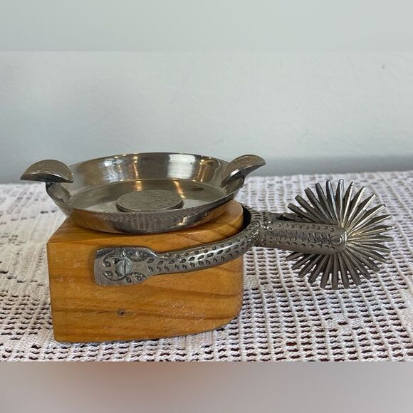 Interesting cool vintage ashtray || wood and metal ashtray with Chilean coins - Picture 7 of 12